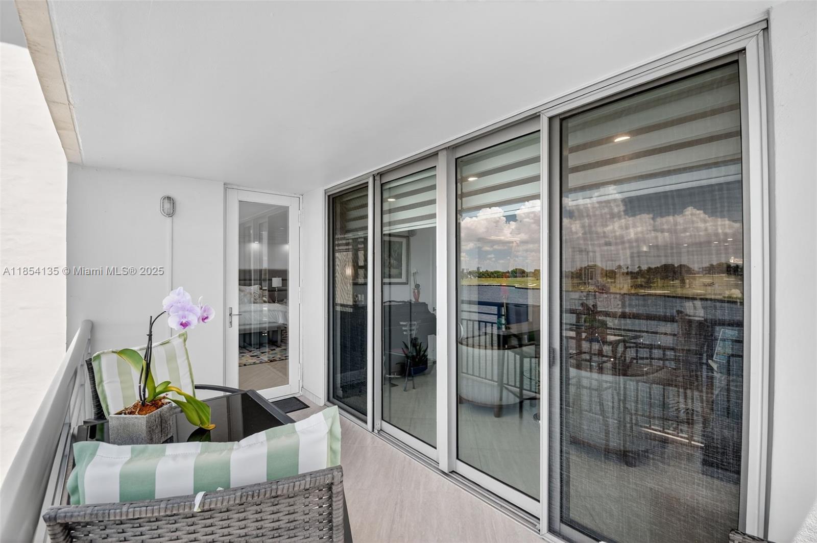 COLONY BAY HARBOR APTS CO - Residential Lease
