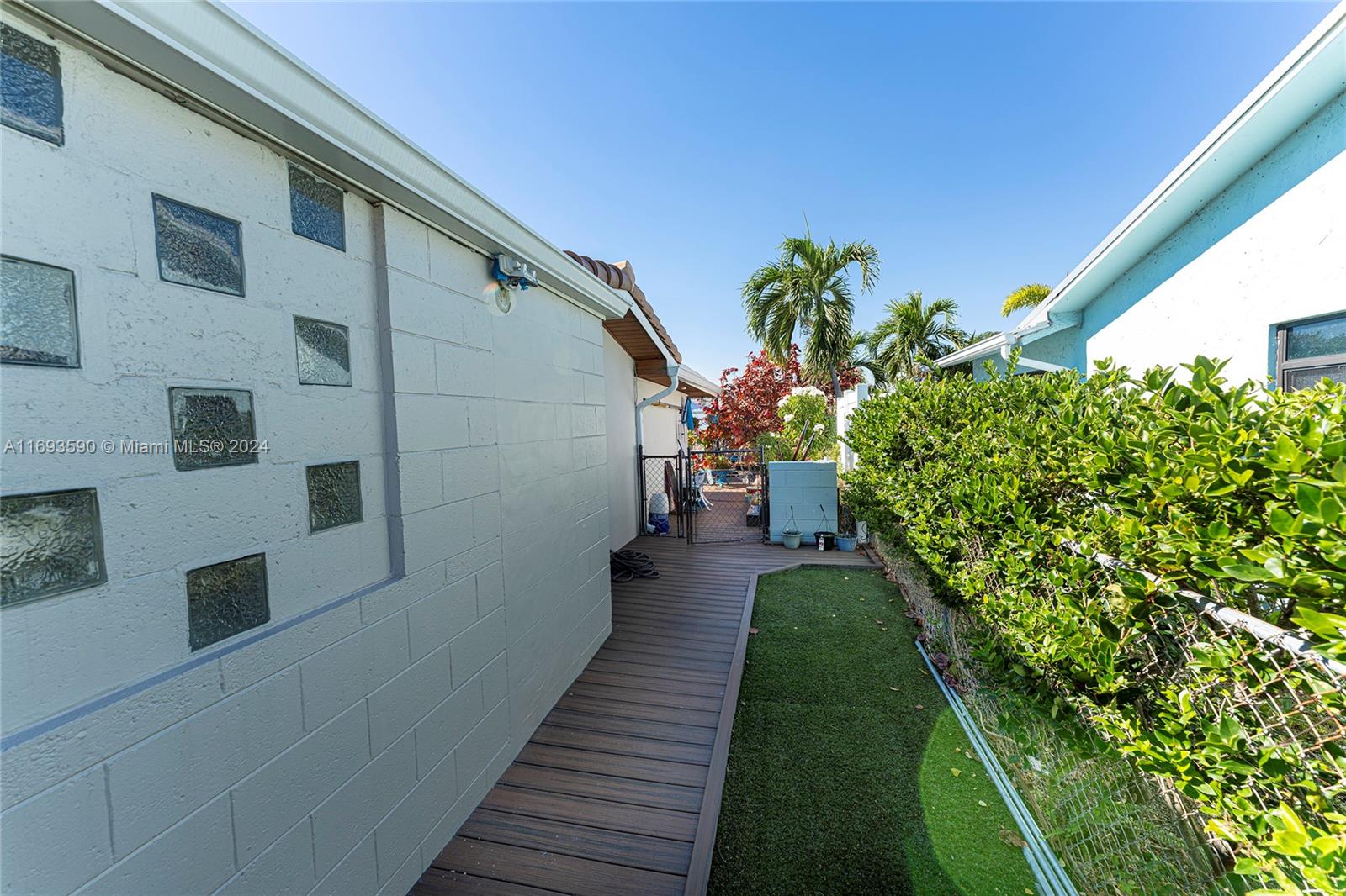 SNUG HARBOR SEC FOUR - Residential