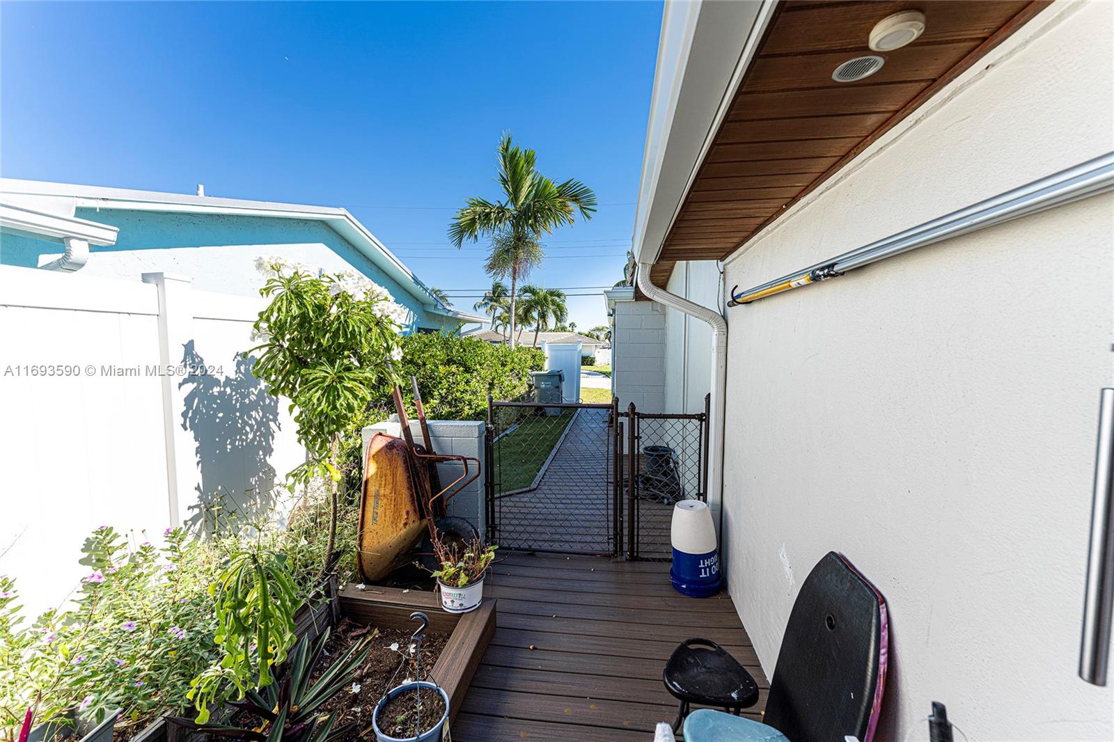 SNUG HARBOR SEC FOUR - Residential