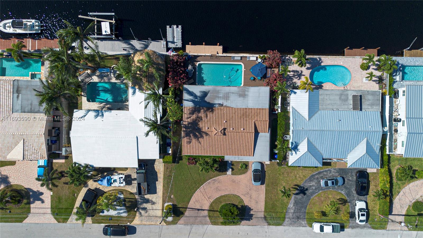 SNUG HARBOR SEC FOUR - Residential