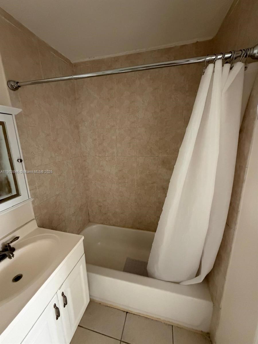 PALMEADOR HALF ACRES NO 2 - Residential Lease