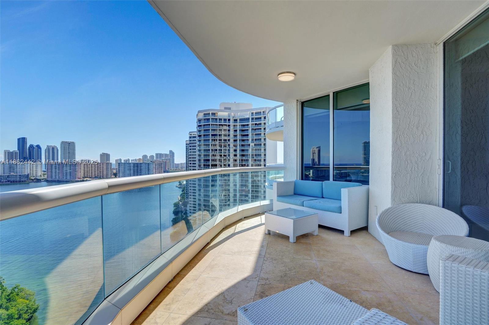 6000 Island Blvd 2204