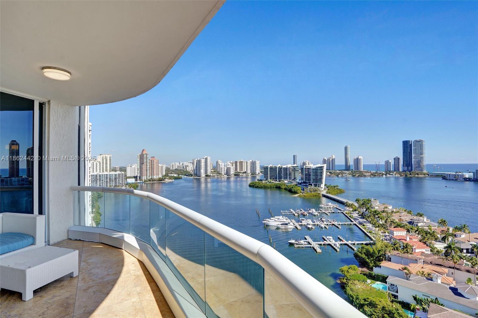 6000 Island Blvd 2204