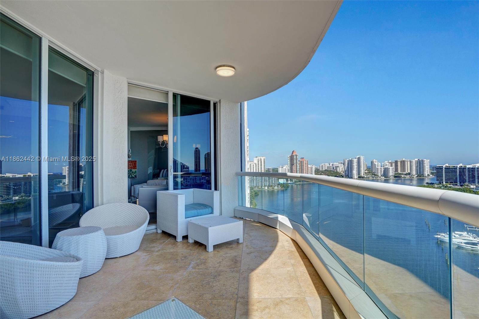 6000 Island Blvd 2204