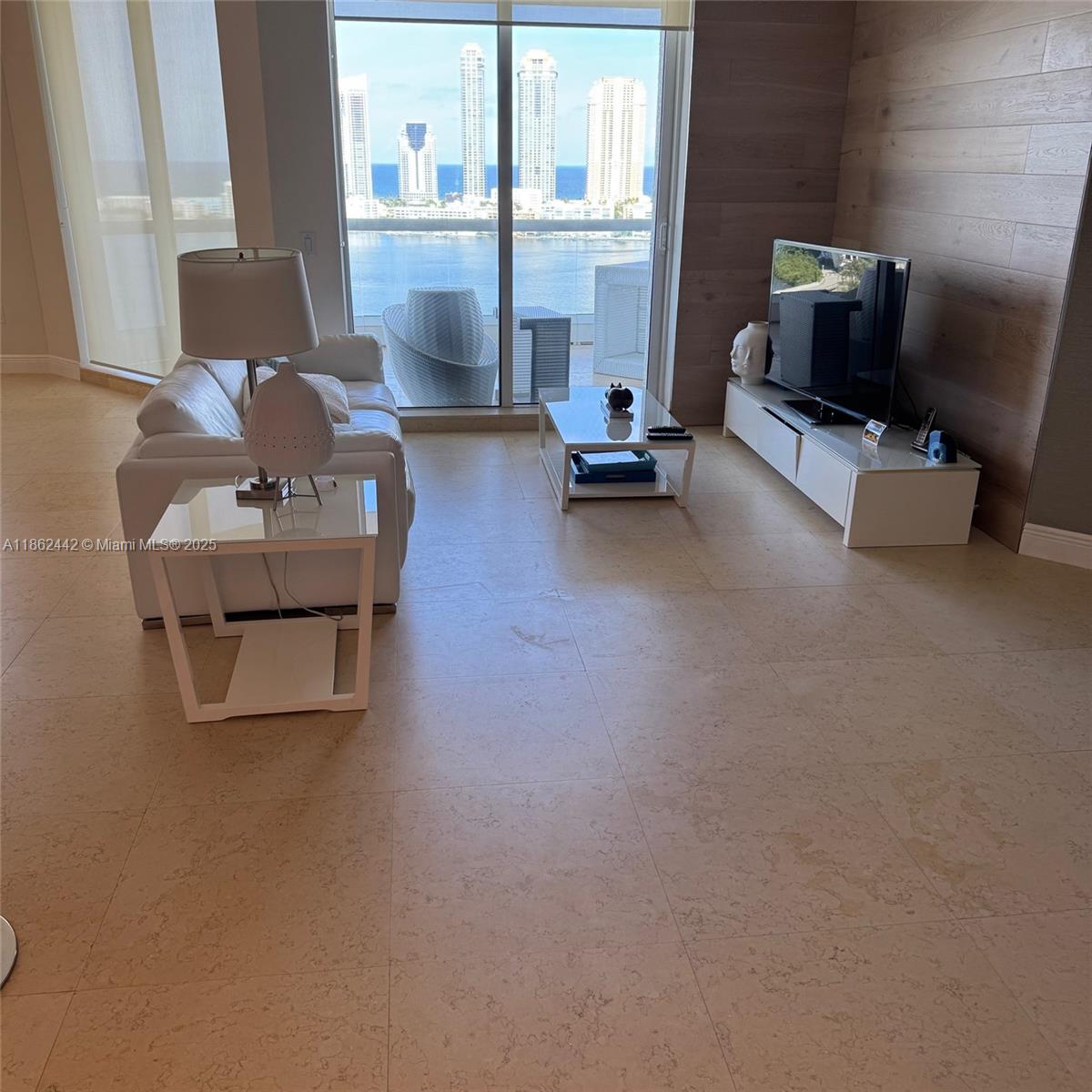 BELLAMARE @ WILLIAMS ISLA - Residential Lease