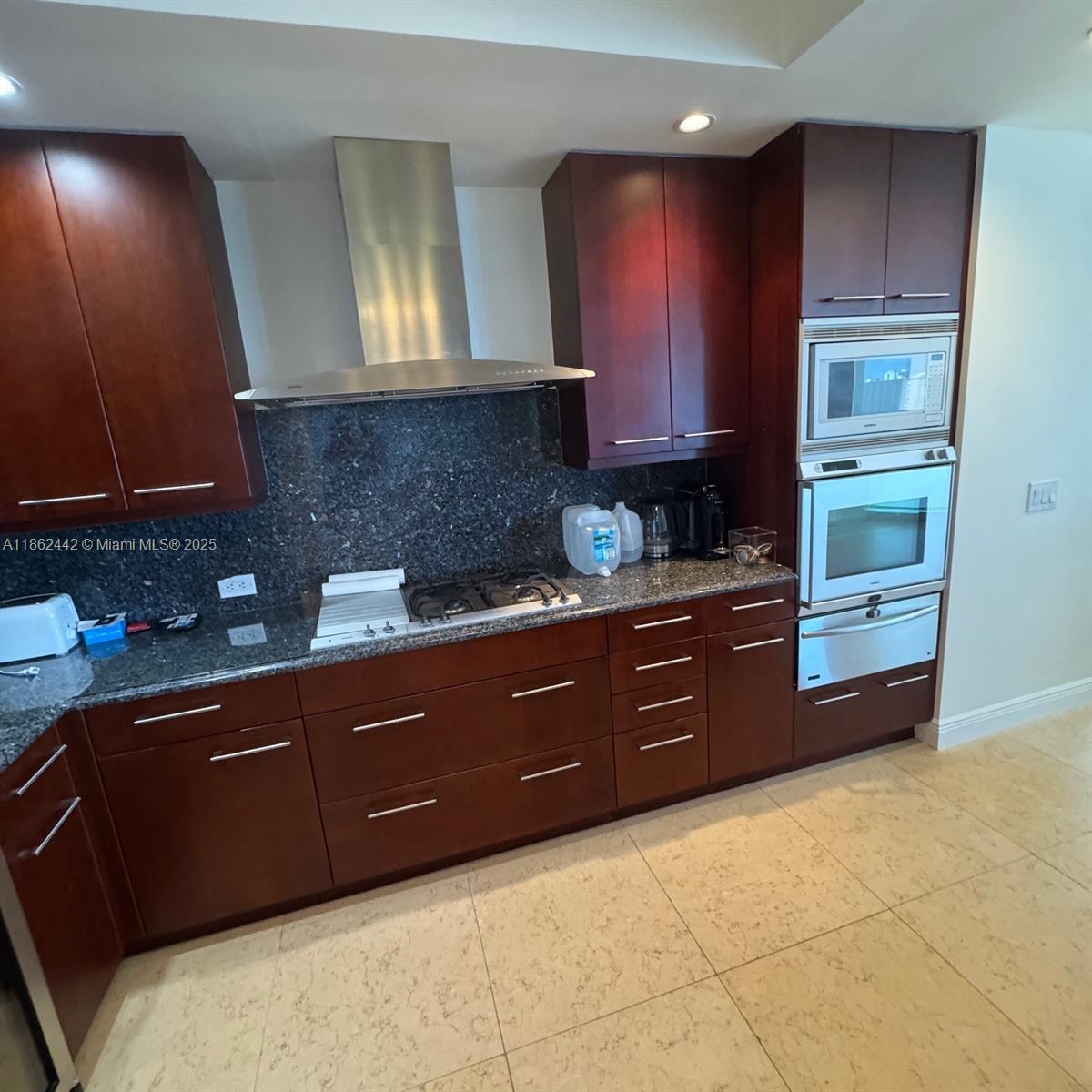 BELLAMARE @ WILLIAMS ISLA - Residential Lease