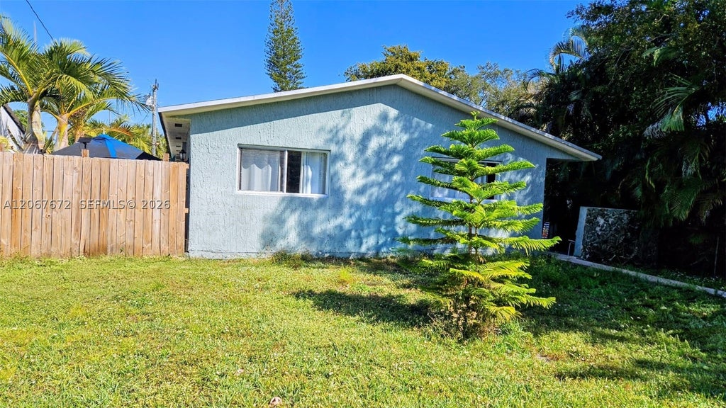 Photo of 2411 Thomas St, Hollywood, FL 33020 (MLS # A12067672)