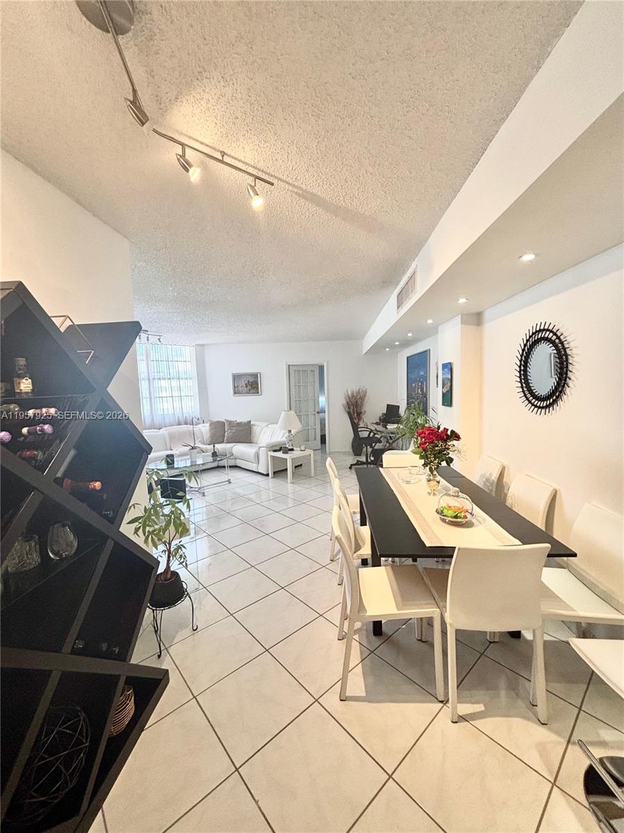 999 Brickell Bay Dr 1905