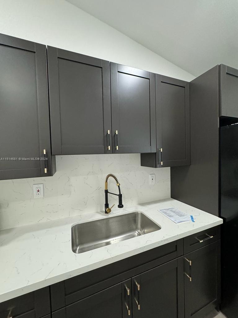 GRIFFINGS BISCAYNE PK EST - Residential Lease