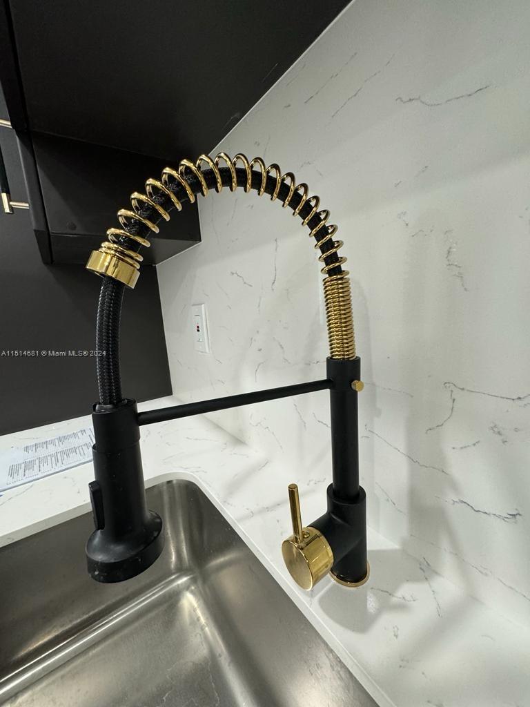 GRIFFINGS BISCAYNE PK EST - Residential Lease