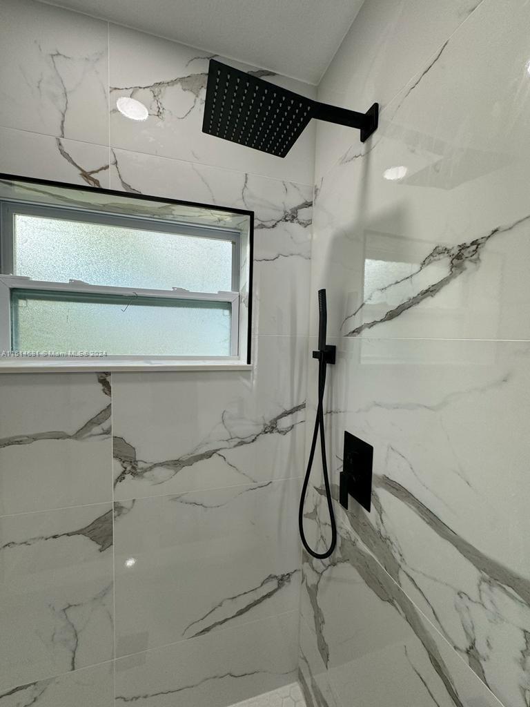 GRIFFINGS BISCAYNE PK EST - Residential Lease