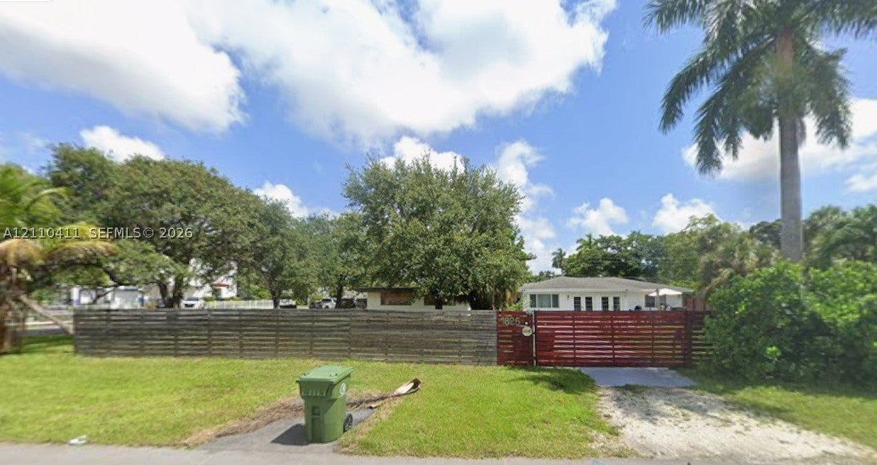 1825 SW 30th St