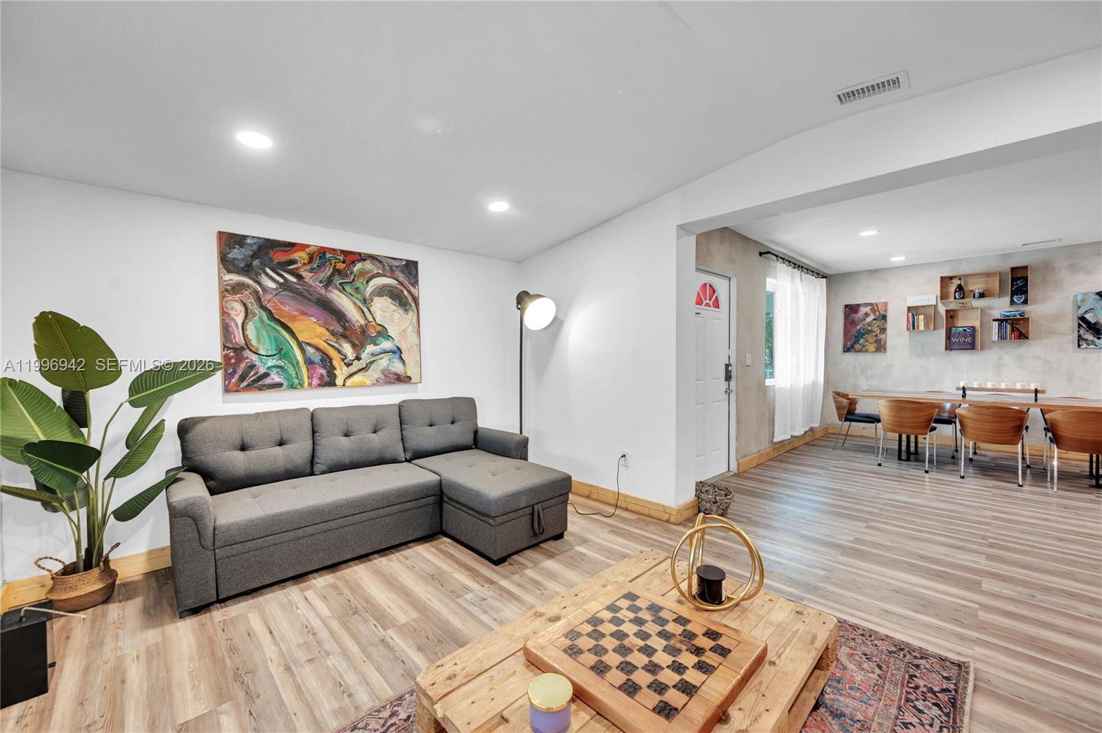 CRAVERO LAKE SHORE ESTATE - Residential