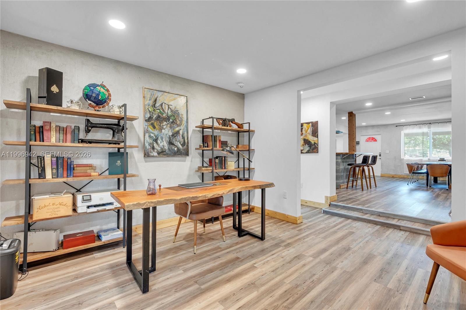 CRAVERO LAKE SHORE ESTATE - Residential