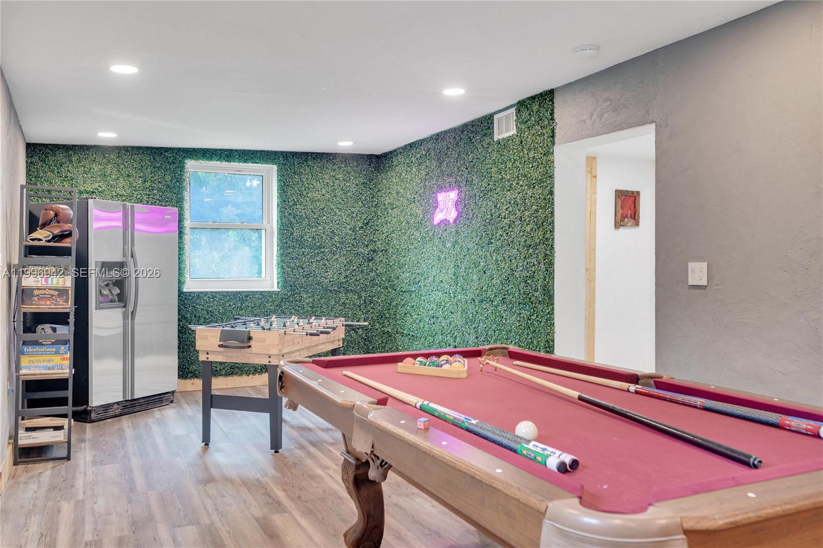 CRAVERO LAKE SHORE ESTATE - Residential