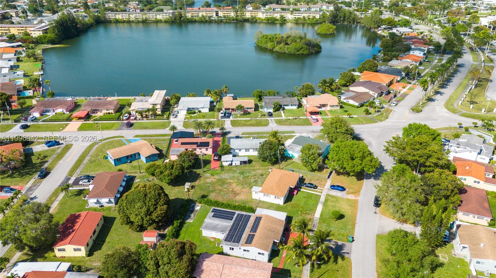 CRAVERO LAKE SHORE ESTATE - Residential