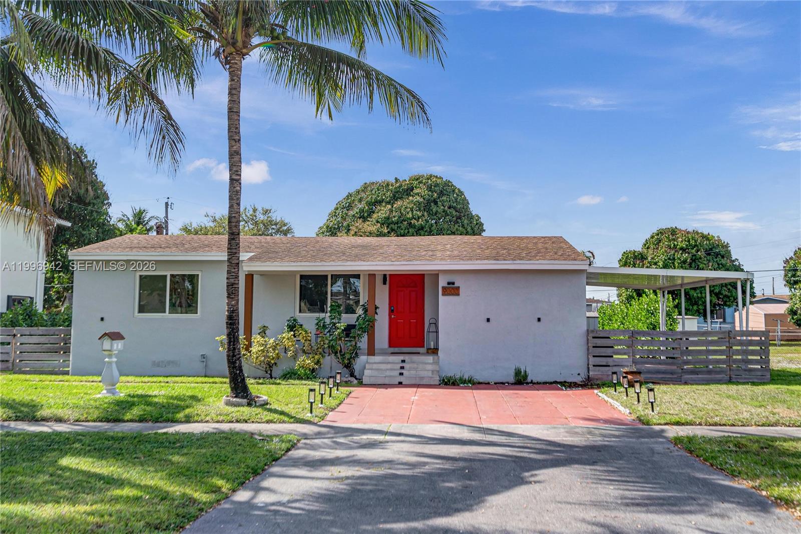 CRAVERO LAKE SHORE ESTATE - Residential