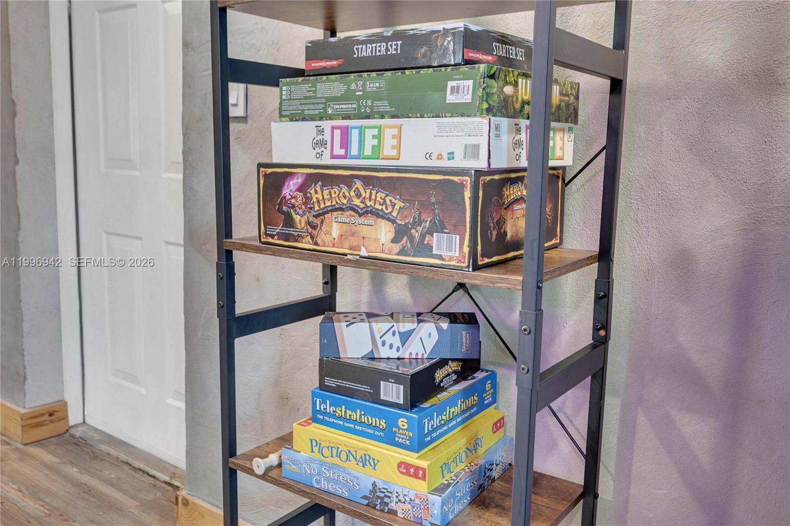 CRAVERO LAKE SHORE ESTATE - Residential