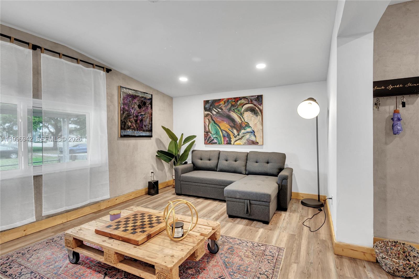 CRAVERO LAKE SHORE ESTATE - Residential