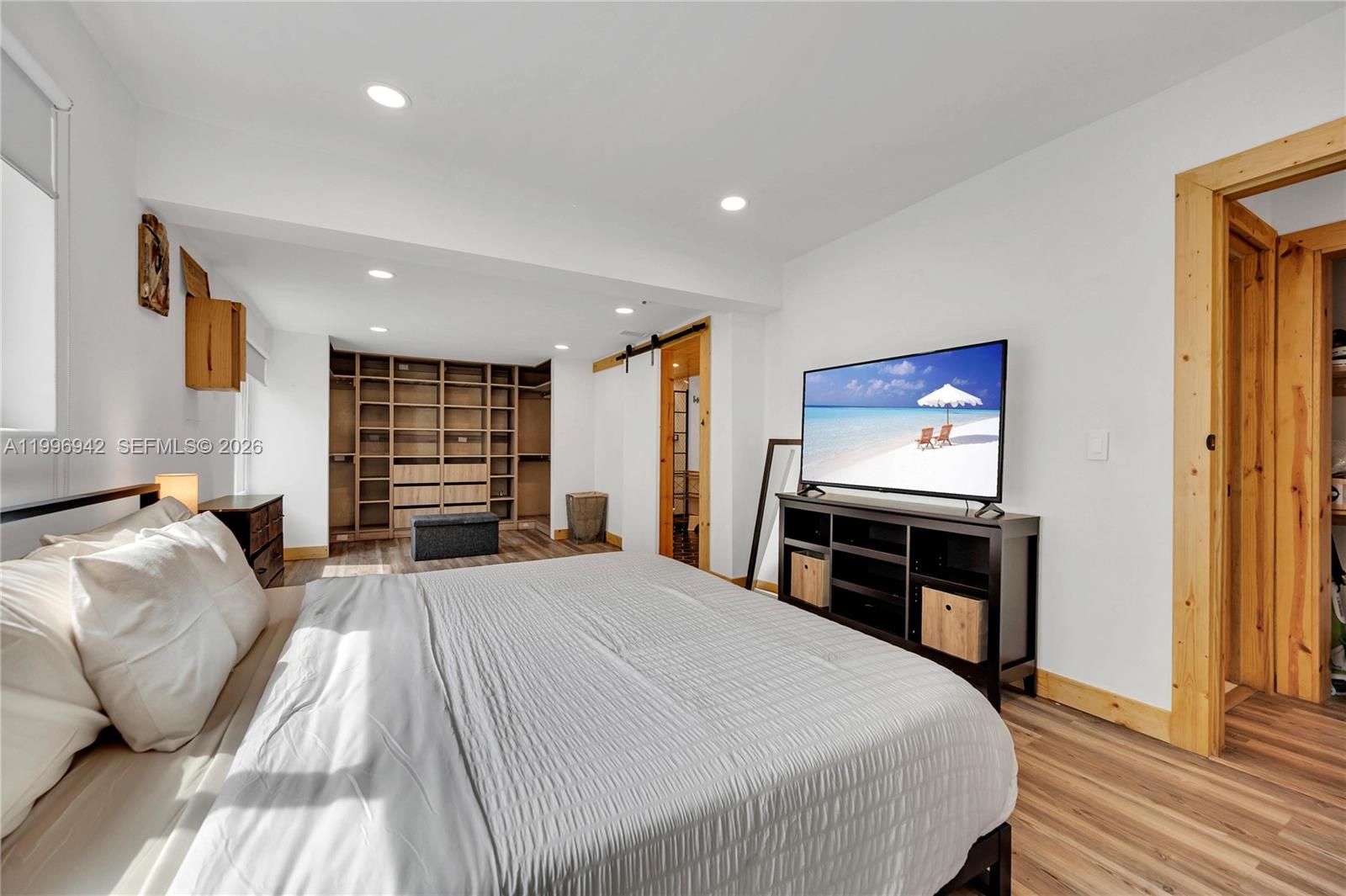 CRAVERO LAKE SHORE ESTATE - Residential