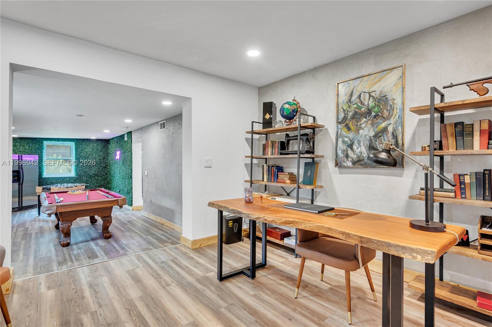 CRAVERO LAKE SHORE ESTATE - Residential