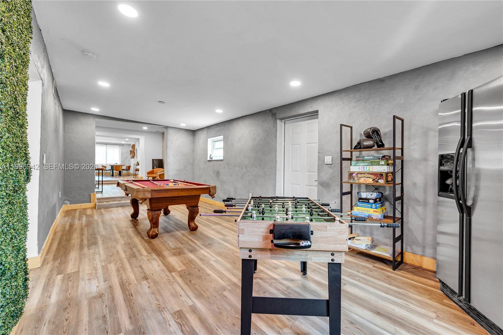 CRAVERO LAKE SHORE ESTATE - Residential