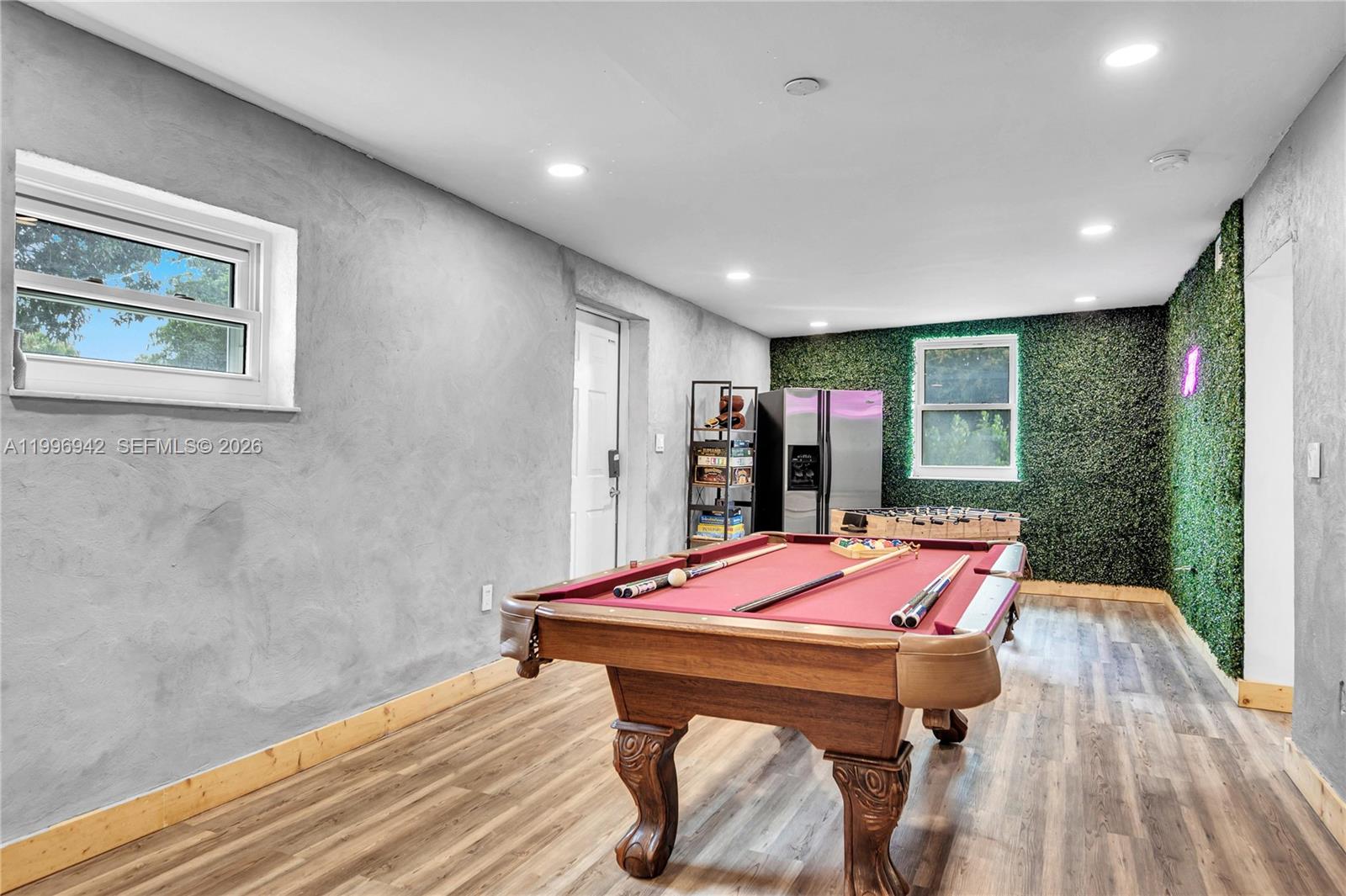 CRAVERO LAKE SHORE ESTATE - Residential