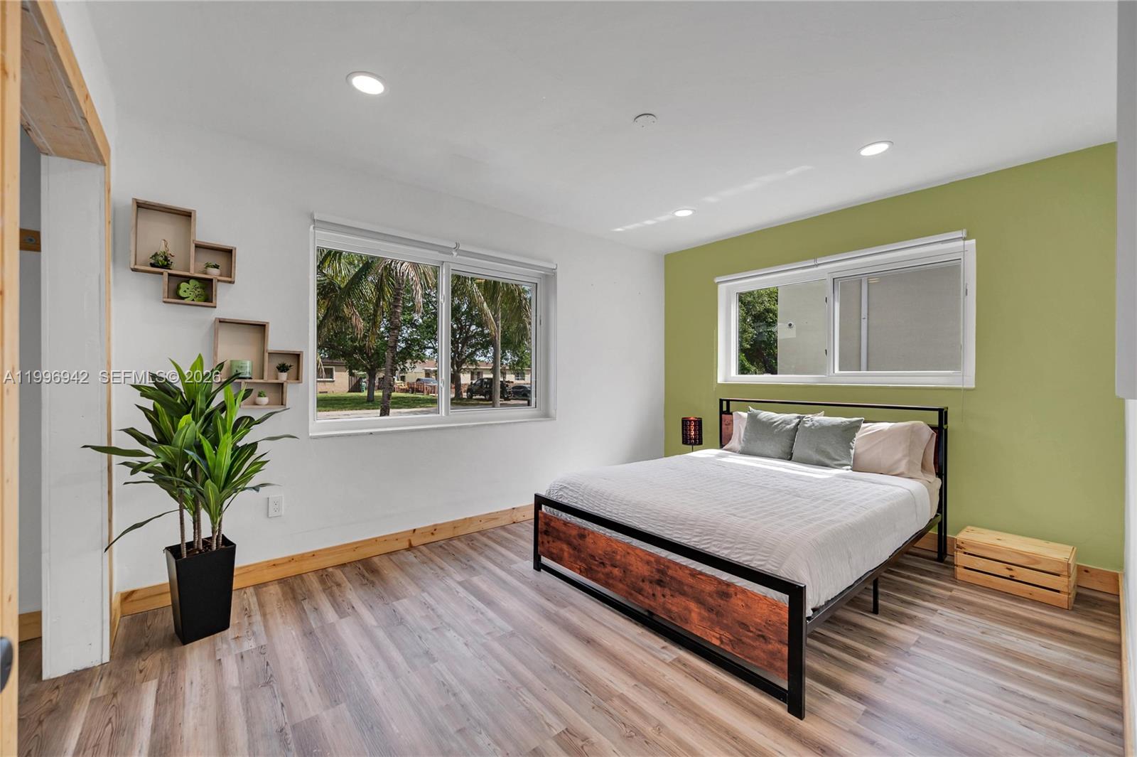 CRAVERO LAKE SHORE ESTATE - Residential