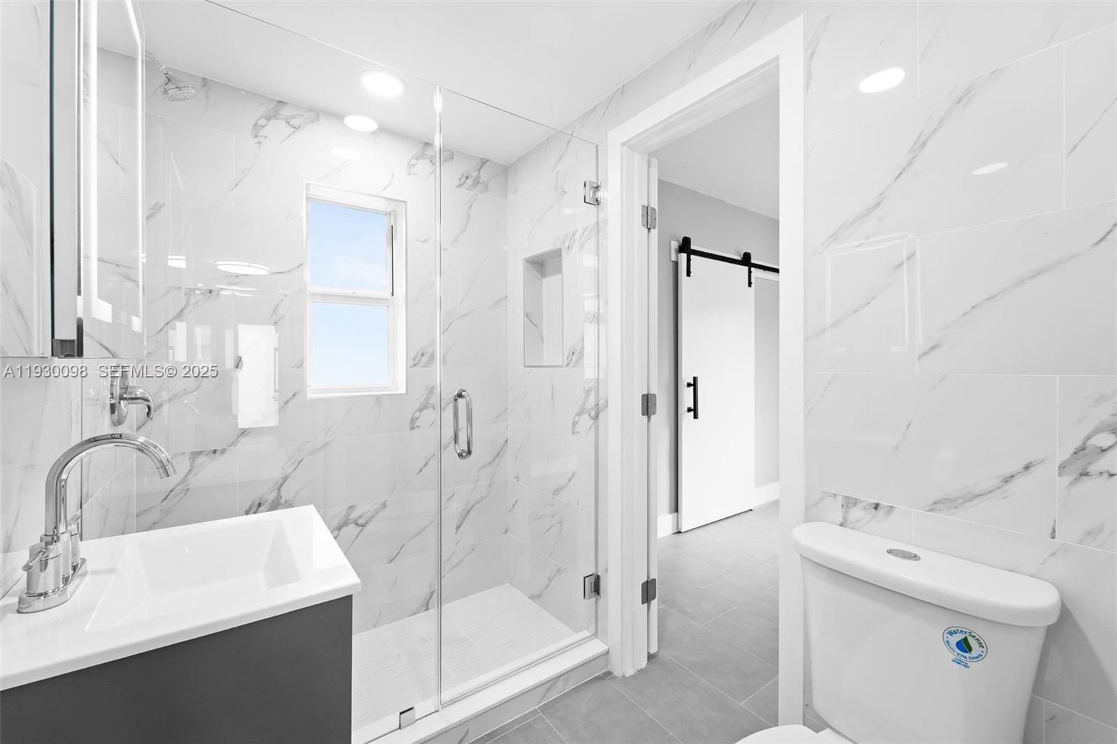 DEL RIO PARK - Residential Lease