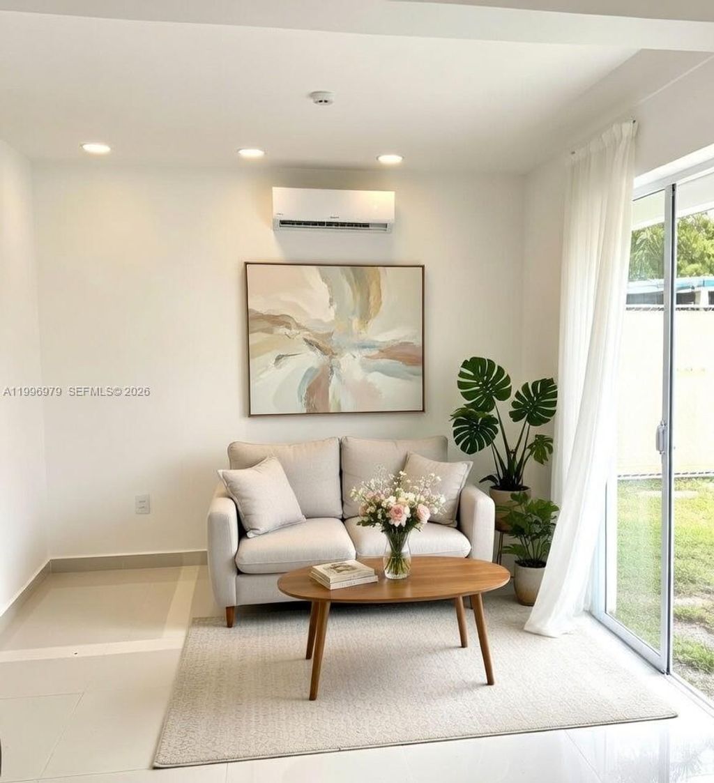 Photo of Hollywood, FL 33020 (MLS # A11996979)