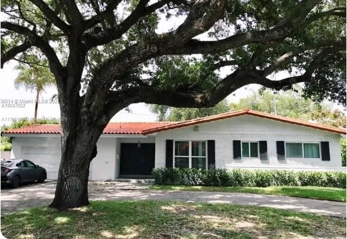 UM STUDENTS WELCOME. Located in Coral Gables, just a short 10-minute drive from the University of Miami, this home is an ideal spot for student living. It offers 5 spacious bedrooms and 3 bathrooms, designed for convenience and privacy. The living areas are perfect for study groups or relaxing, while the modern kitchen is great for shared meals. With natural light filling the space, it's a comfortable and practical choice for students seeking a blend of academic and leisure life close to campus. AVAILABLE AUGUST