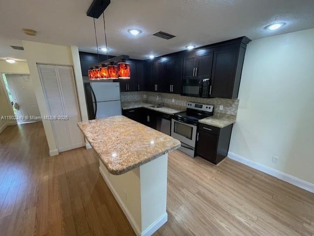 PEMBROKE POINTE SECTION T - Residential Lease