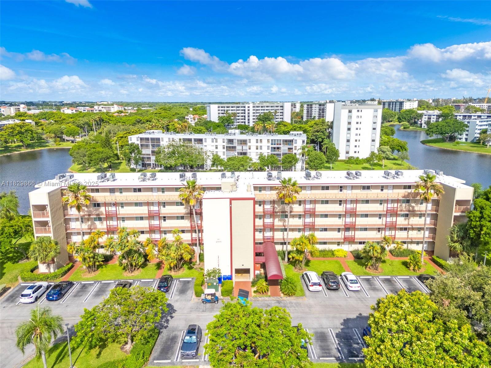 2106 S Cypress Bend Dr 203, Pompano Beach, FL, 33069/$205,000 4 2106 S Cypress Bend Dr 203