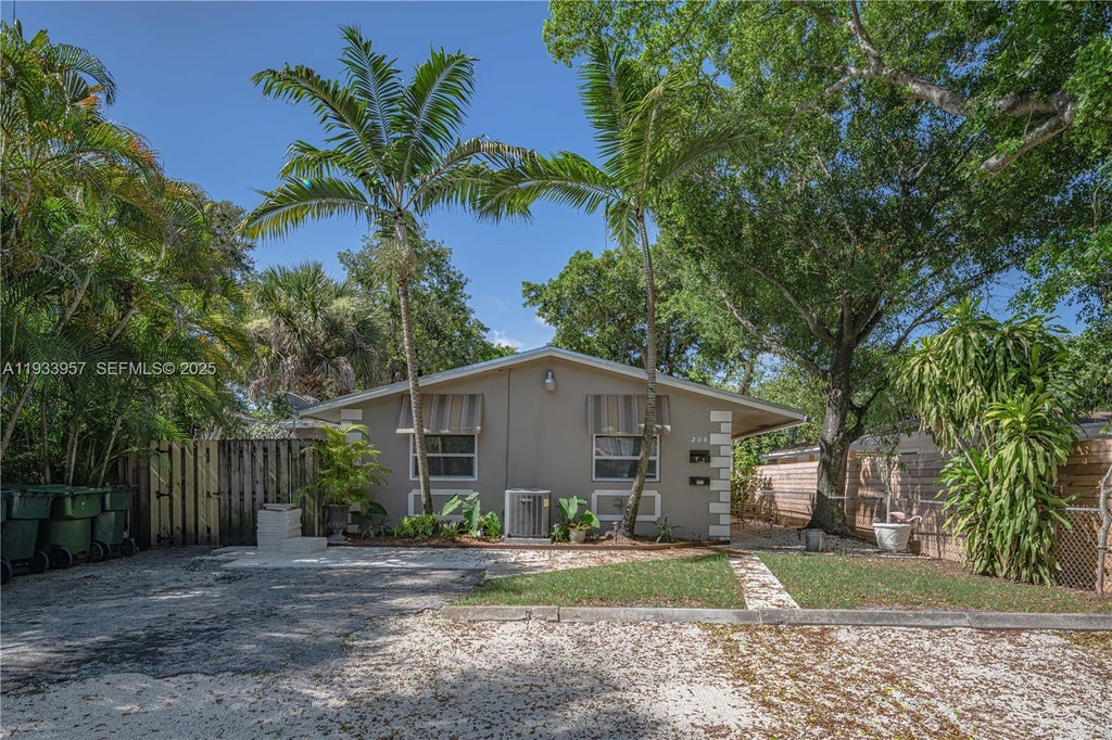 Photo of 208 SW 11th St #1, Fort Lauderdale, FL 33315 (MLS # A11933957)