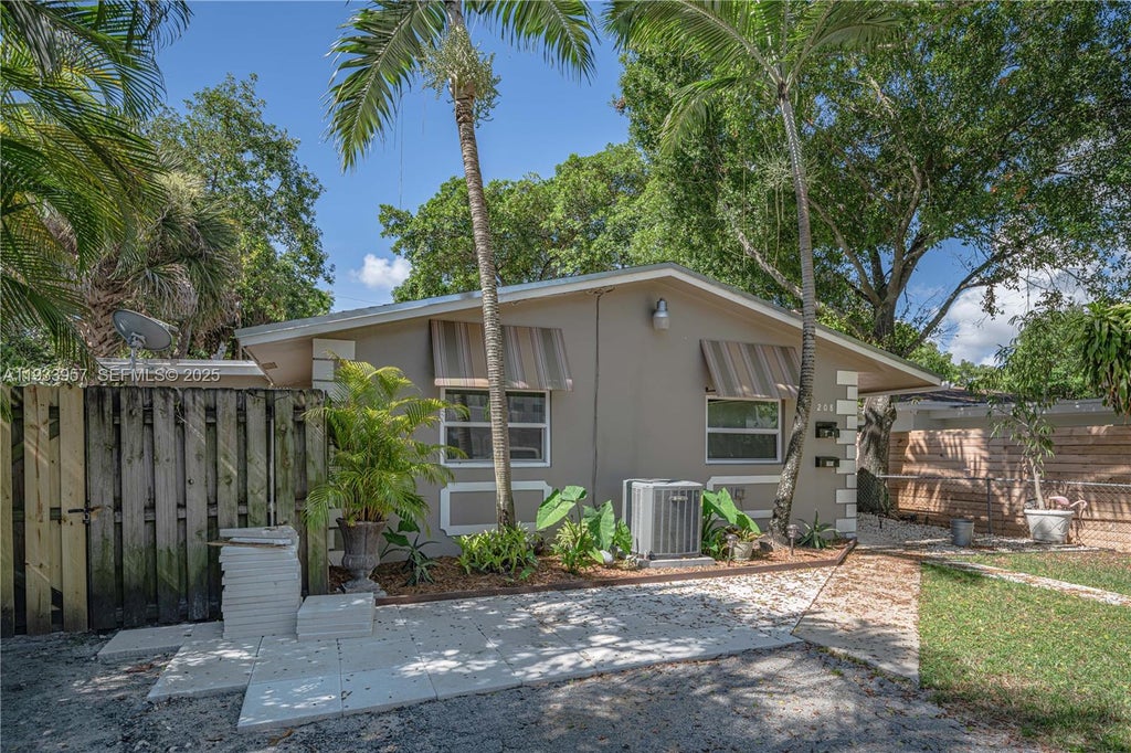 Photo of 208 SW 11th St #1, Fort Lauderdale, FL 33315 (MLS # A11933957)