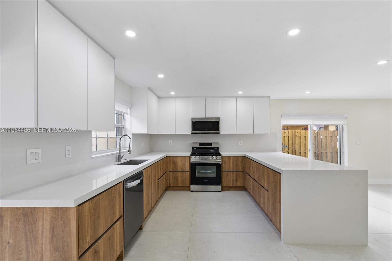 VIZCAYA AT THE HAMMOCKS 1 - Residential