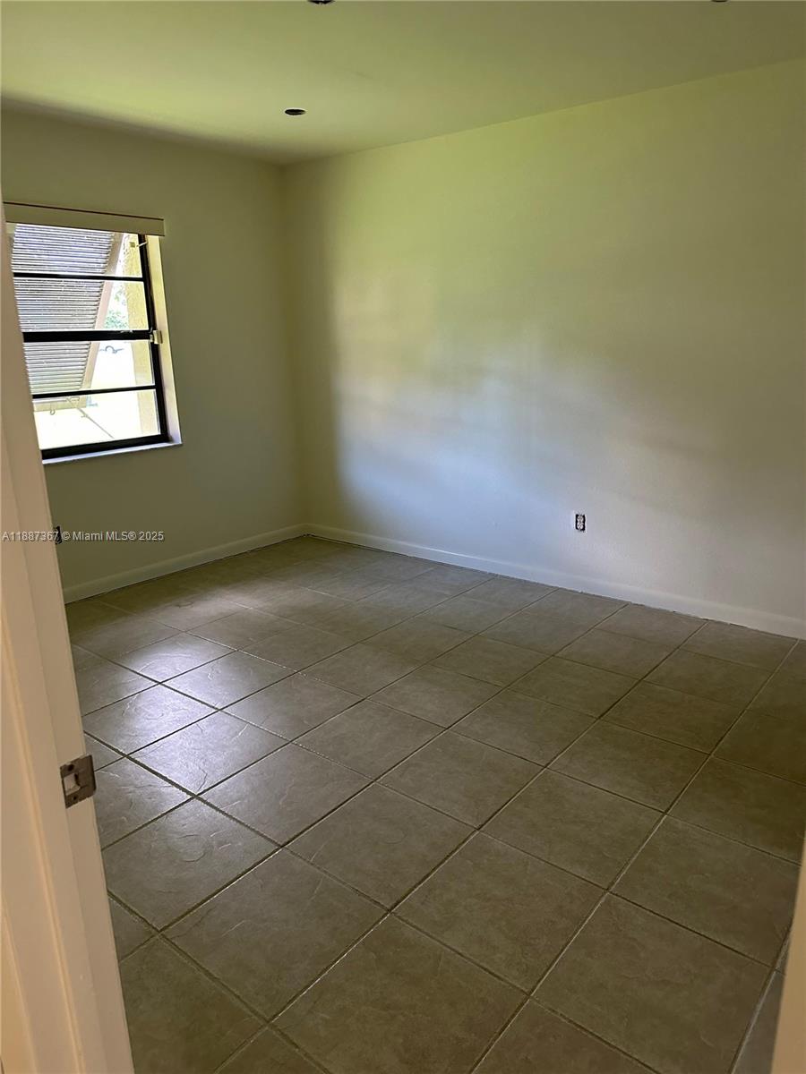 KINGS CREEK WEST CONDO BL - Residential Lease