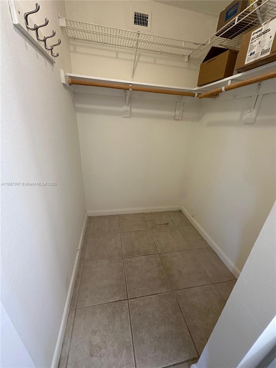 KINGS CREEK WEST CONDO BL - Residential Lease