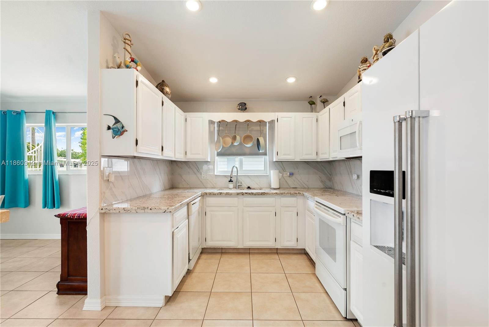 ROCK HARBOR ESTATE - Residential