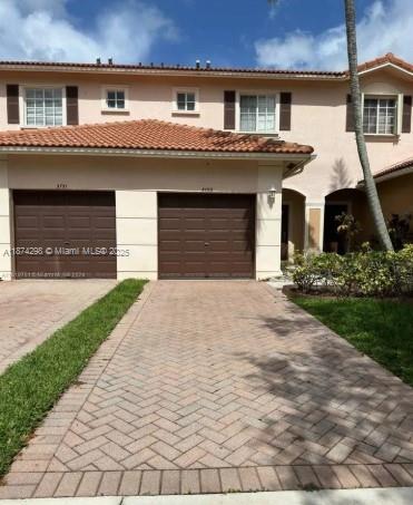 Beautiful and Spacious 2-Bedroom Townhome with Den and Garage in West Tamarac. This fabulous townhome
features 2 bedrooms and 2.5 bathrooms, a large den, a 1-car garage, an open floor plan connecting the living and
dining area to a screened patio with no rear neighbors, brand new carpet upstairs, stainless steel appliances, a
neutral color palette, low HOA fees, a great location close to shopping, dining, major highways, good schools, and
parks—all in move-in condition!