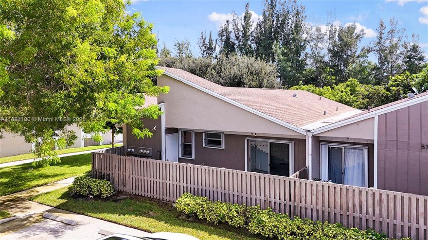 ? Beautiful Corner Villa with Lake Views! Spacious 3 bedroom / 2 bathroom corner villa located in one of the most desirable areas of Sunrise, just minutes from Weston. This home offers an open layout filled with natural light, a modern kitchen, and a private patio with tranquil lake views.
Enjoy the convenience of single-story living, plenty of storage, and assigned parking right at your doorstep. The location is amazing  close to highways, shopping, dining, Sawgrass Mills, and parks.
Families will love the top-rated schools and the peaceful, well-maintained neighborhood. A perfect combination of comfort, privacy, and lifestyle.
Don’t miss out  villas in this community with a lake view and proximity to Weston go quickly!