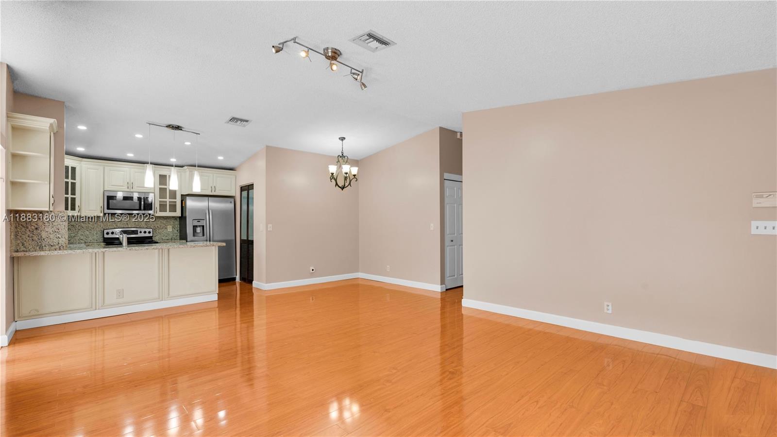 WOODGATE CONDOMINIUM 31 - Residential Lease