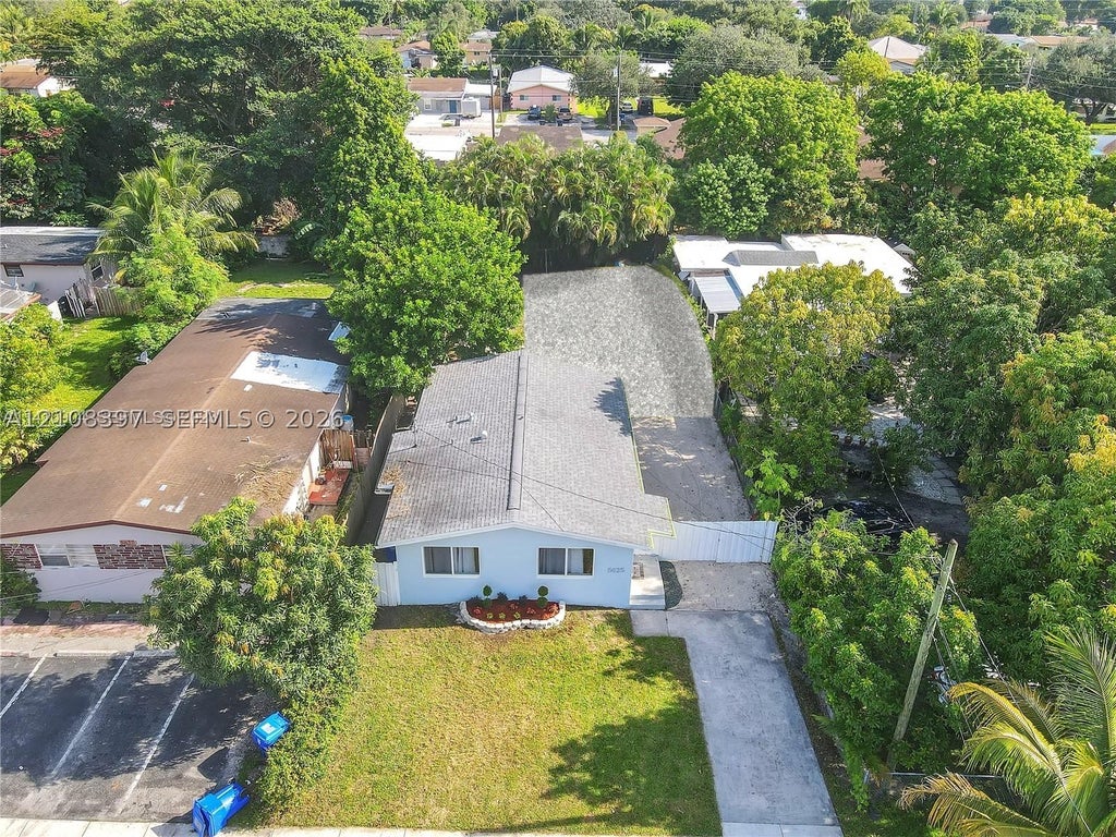 Photo of 5625 Taylor St, Hollywood, FL 33021 (MLS # A12108397)