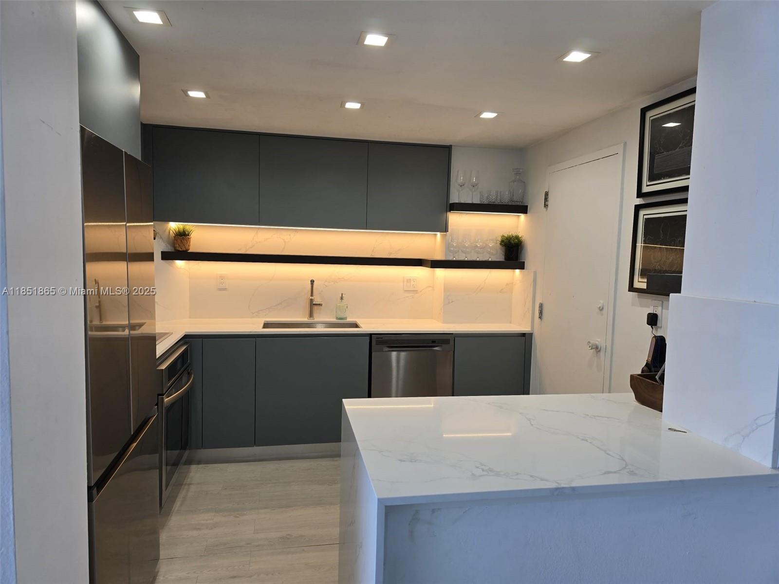 Spectacular views of bay, intracoastal, park, Miami skyline. Newly renovated and furnished, walking distance from the beach. Gym, billiard, waterfront pool, valet, security, convenience store, etc.
Resort lifestyle with many amenities in Sunny Isles prime location.