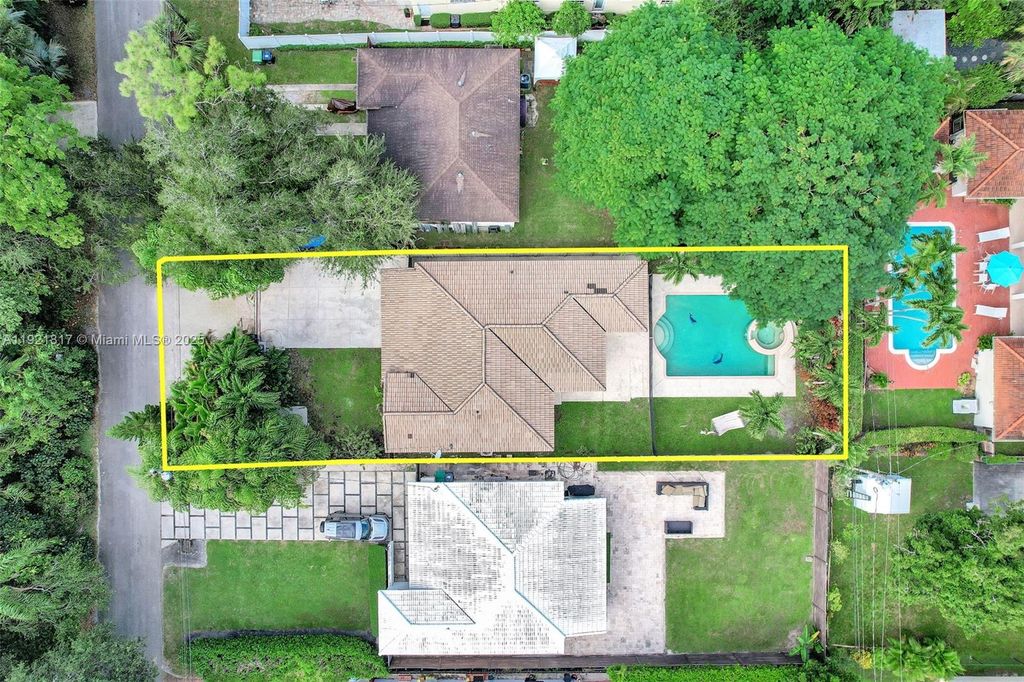 Photo of 5781 SW 25th St, Miami, FL 33155 (MLS # A11921817)