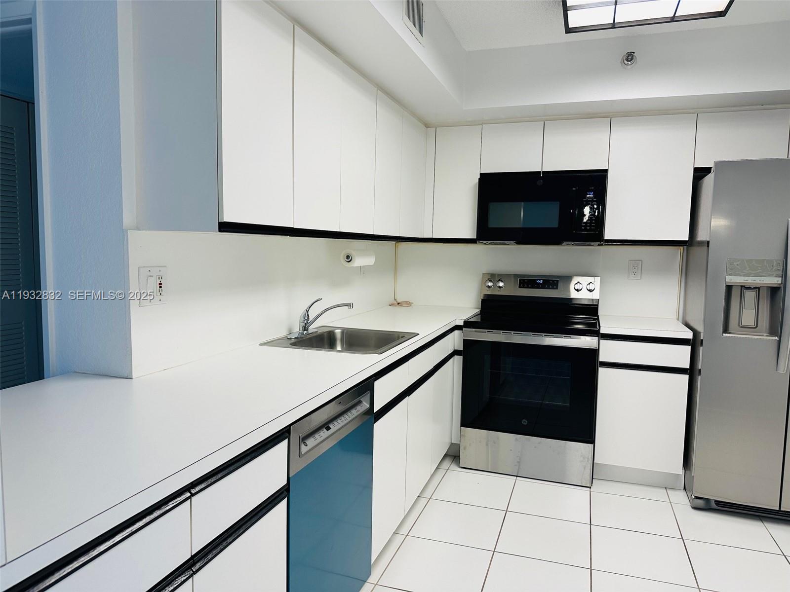 MYSTIC POINTE CONDO NO TH - Residential Lease