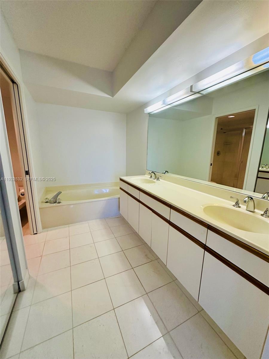 MYSTIC POINTE CONDO NO TH - Residential Lease