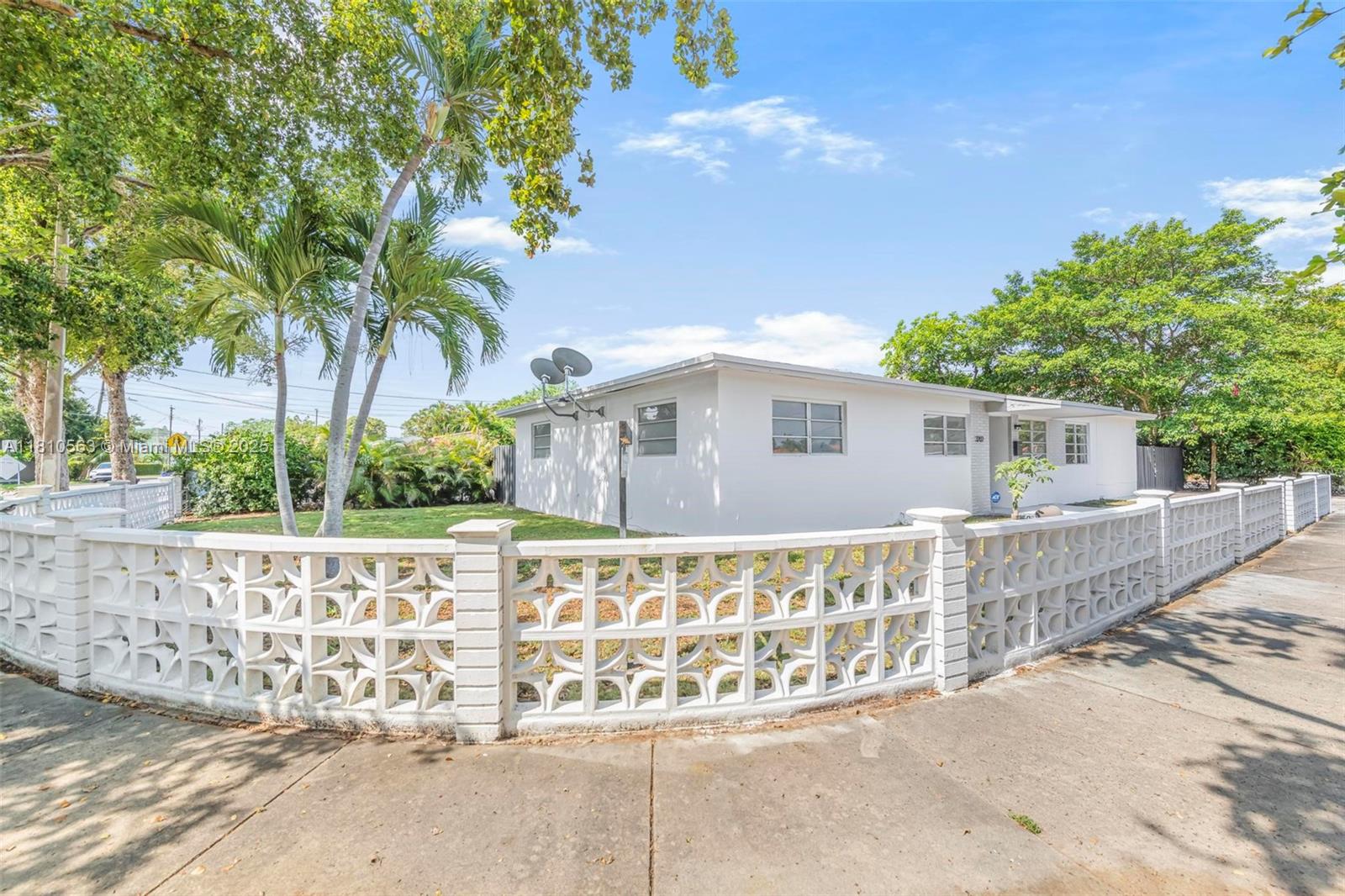 3202 Sw 3rd St, Miami, Broward County, Florida - 4 Bedrooms  
2 Bathrooms - 