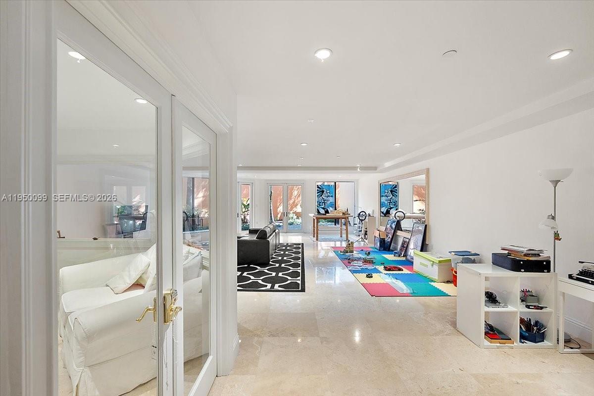 CLOISTERS ON THE BAY COND - Residential