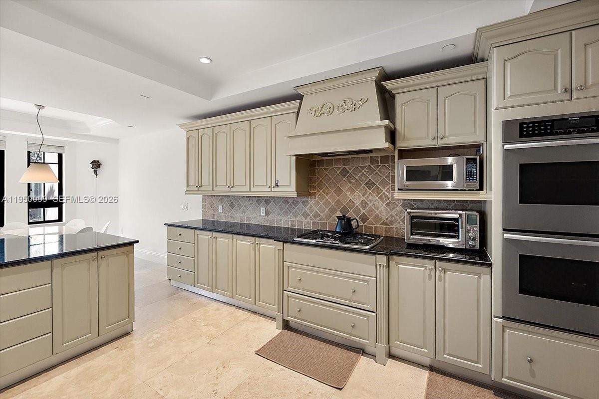 CLOISTERS ON THE BAY COND - Residential